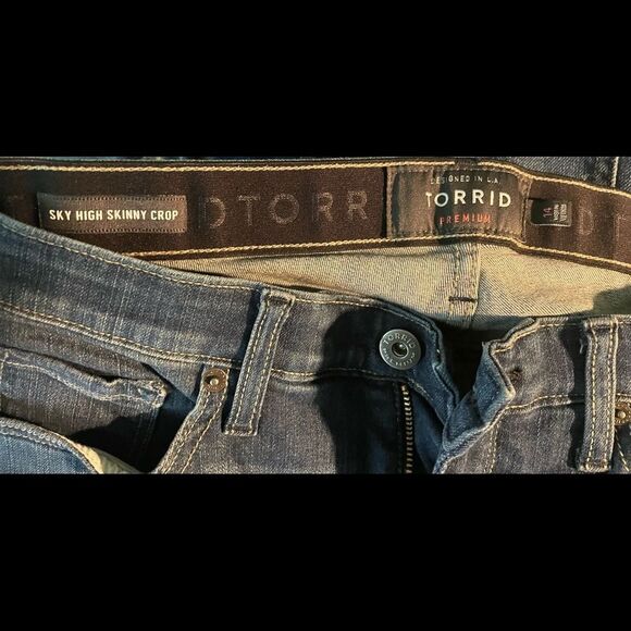 Torrid Sky HighCrop Distressed Skinny Size 14 - Picture 6 of 6
